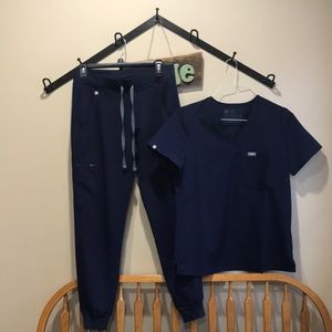 Figs scrubs top and jogger bottoms